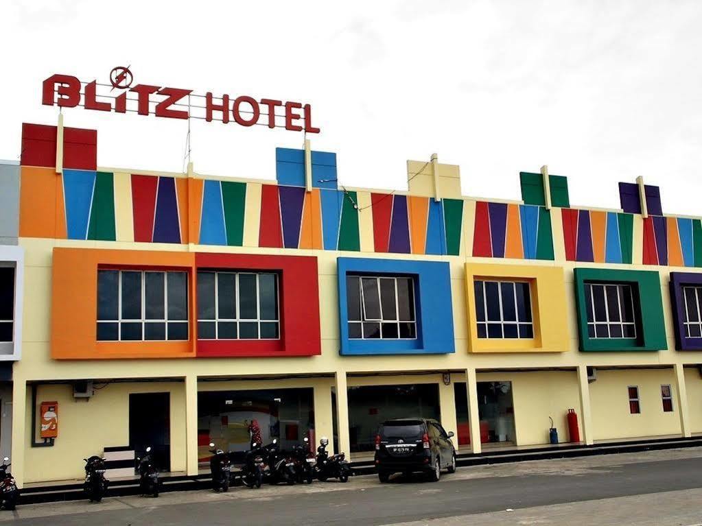 โรงแรมบลิตซ์ Batam ภายนอก รูปภาพ